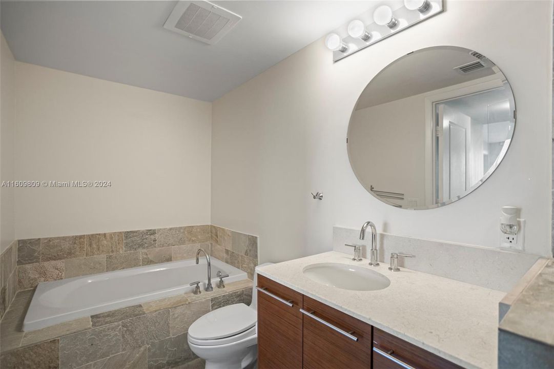 For Sale: $315,000 (2 beds, 2 baths, 954 Square Feet)