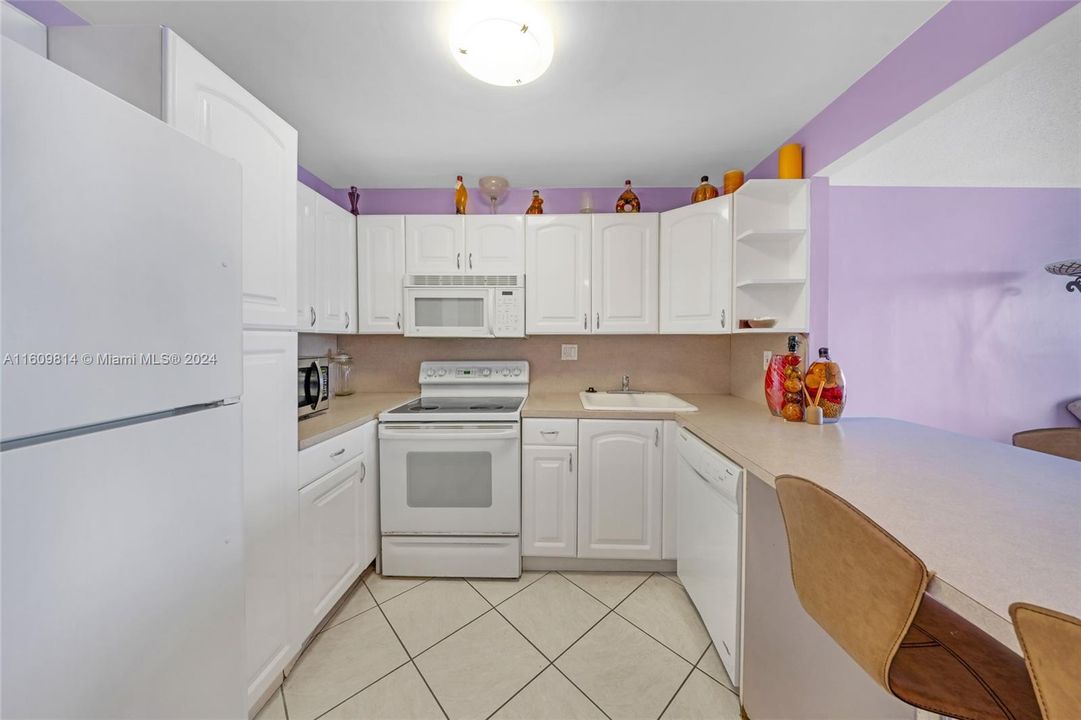 For Rent: $2,650 (1 beds, 1 baths, 736 Square Feet)