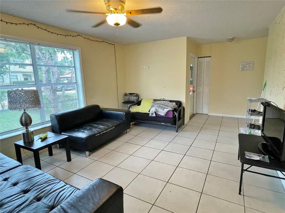 For Rent: $3,750 (3 beds, 2 baths, 1253 Square Feet)