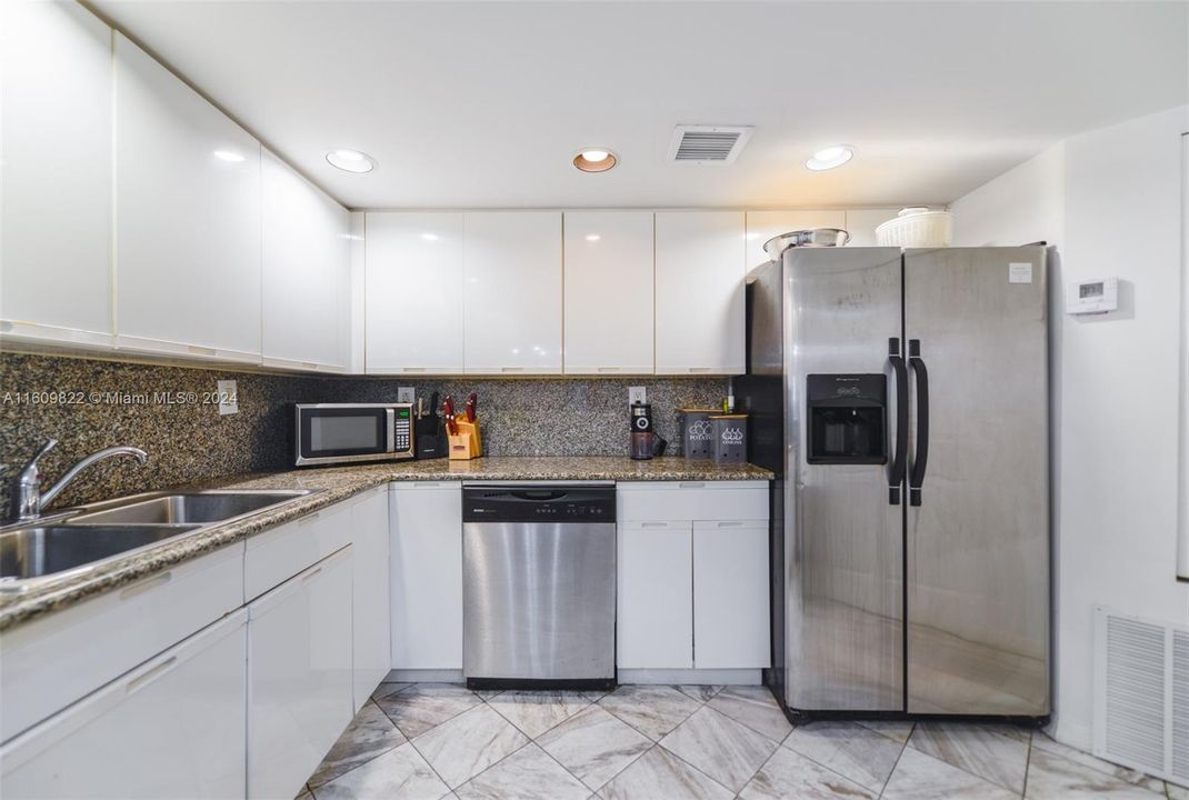 For Rent: $3,195 (2 beds, 2 baths, 1101 Square Feet)