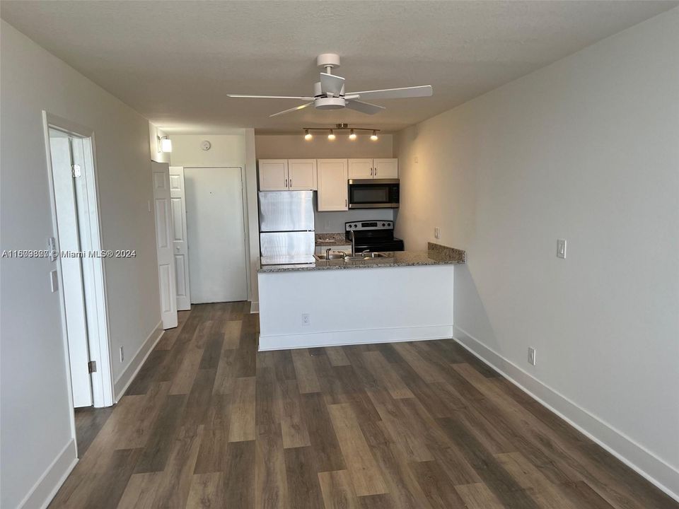 For Rent: $1,650 (1 beds, 1 baths, 606 Square Feet)