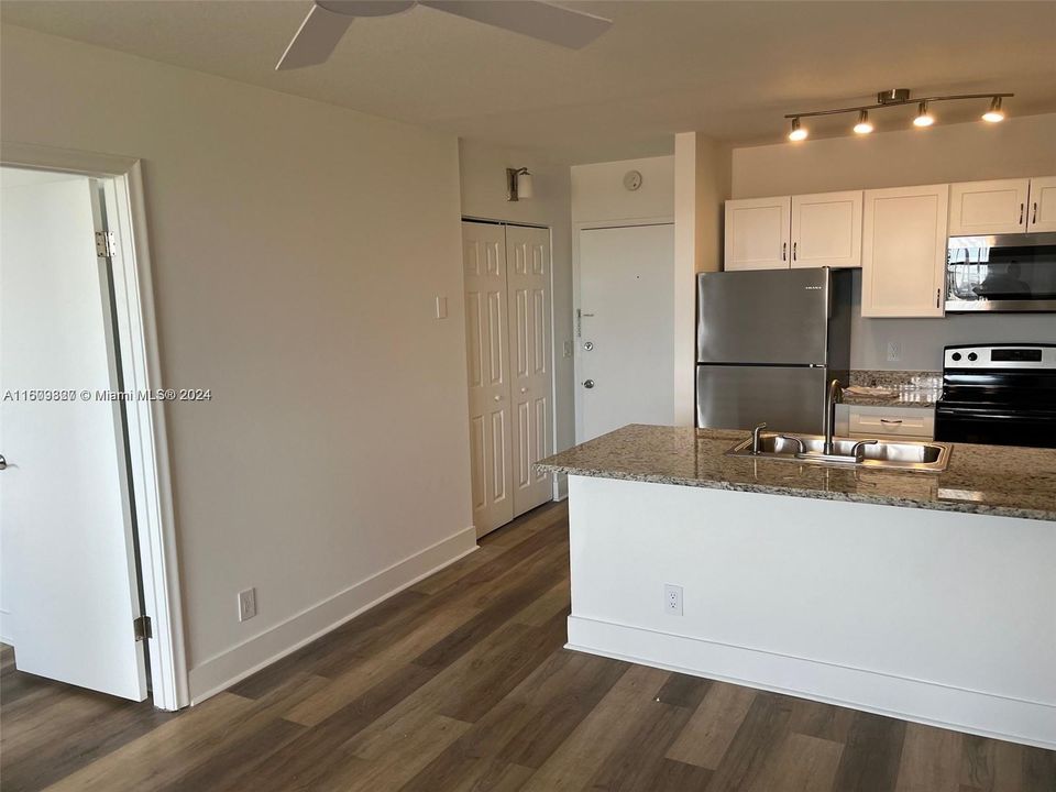 For Rent: $1,650 (1 beds, 1 baths, 606 Square Feet)