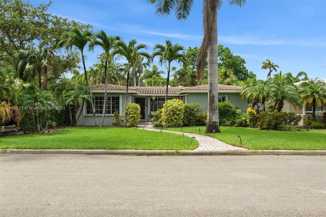 For Sale: $1,325,000 (3 beds, 3 baths, 1824 Square Feet)