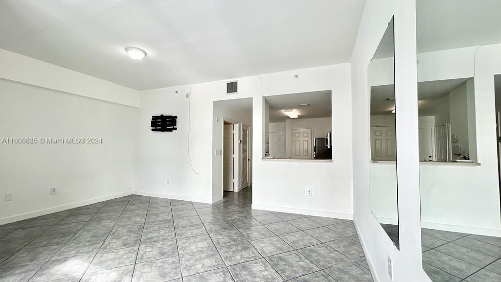 Active With Contract: $2,050 (0 beds, 1 baths, 545 Square Feet)