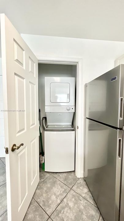 For Rent: $2,100 (0 beds, 1 baths, 545 Square Feet)