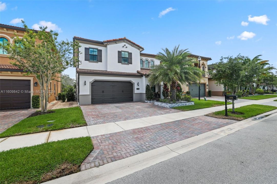 For Sale: $1,350,000 (4 beds, 3 baths, 3000 Square Feet)