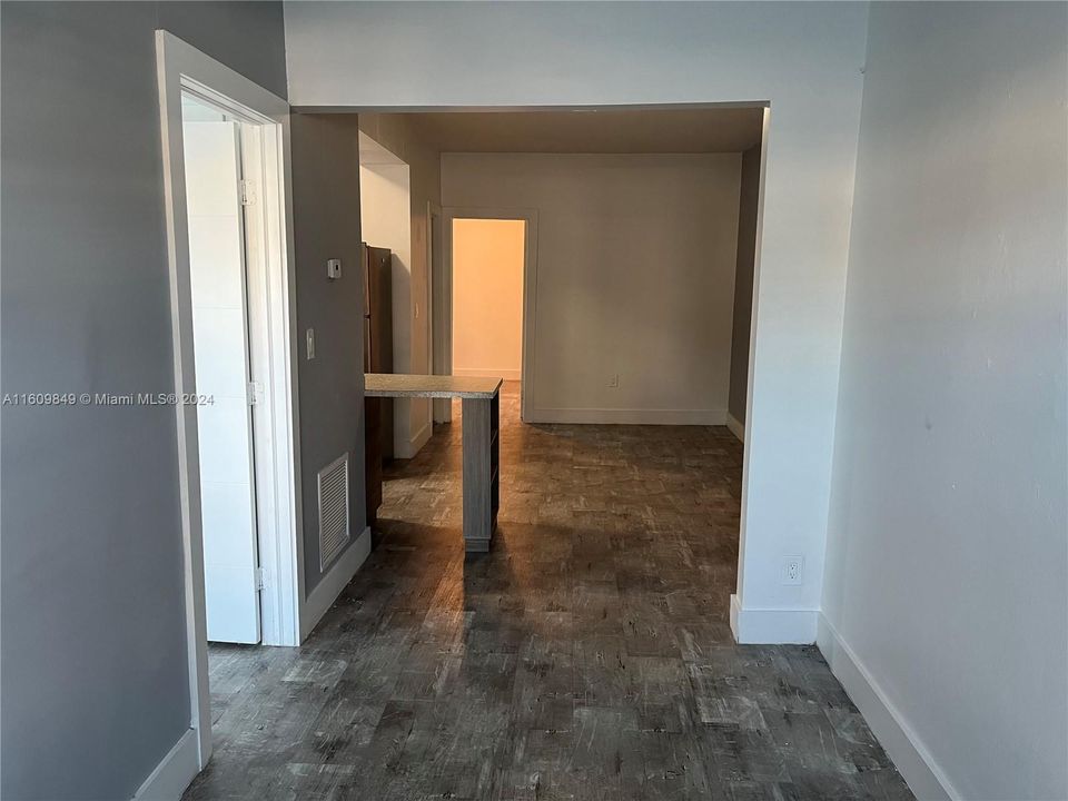 Recently Rented: $2,200 (2 beds, 1 baths, 600 Square Feet)