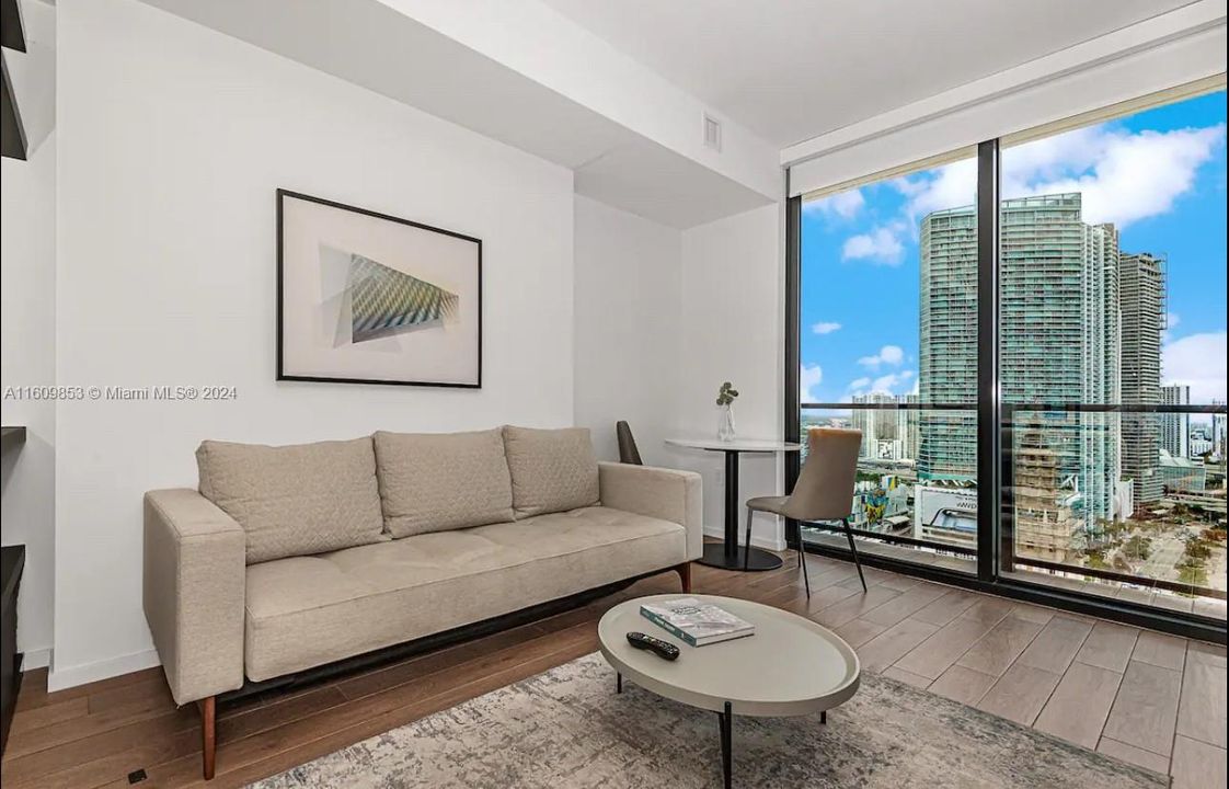 For Sale: $671,000 (1 beds, 1 baths, 443 Square Feet)