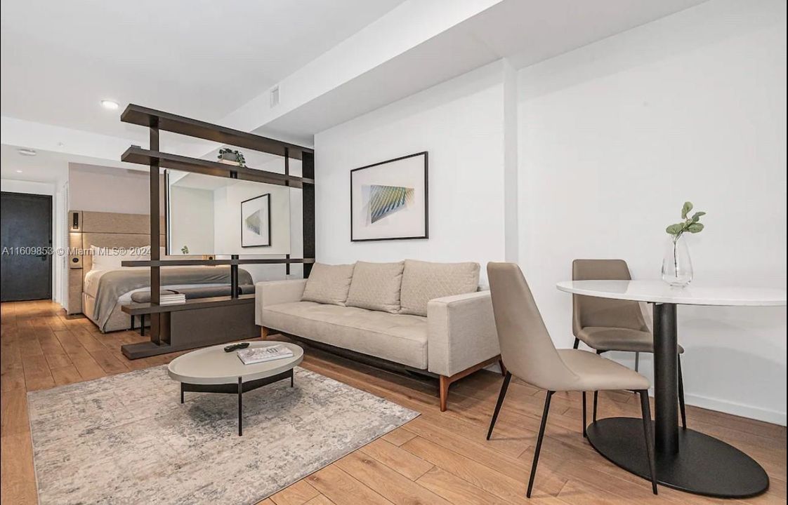 For Sale: $671,000 (1 beds, 1 baths, 443 Square Feet)