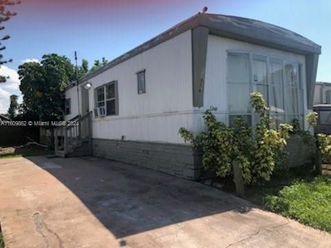 For Rent: $1,950 (3 beds, 2 baths, 1350 Square Feet)