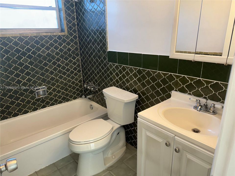 Recently Rented: $2,450 (3 beds, 1 baths, 3688 Square Feet)