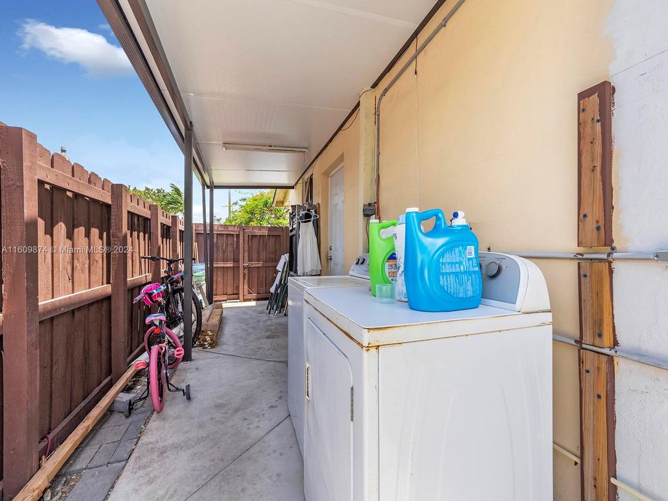 For Sale: $559,000 (3 beds, 2 baths, 1012 Square Feet)