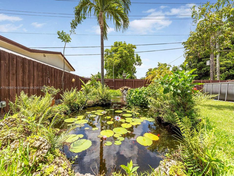 For Sale: $559,000 (3 beds, 2 baths, 1012 Square Feet)