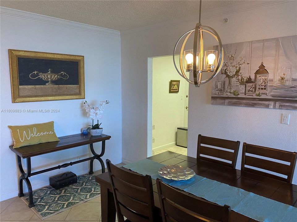 For Sale: $469,000 (1 beds, 1 baths, 835 Square Feet)