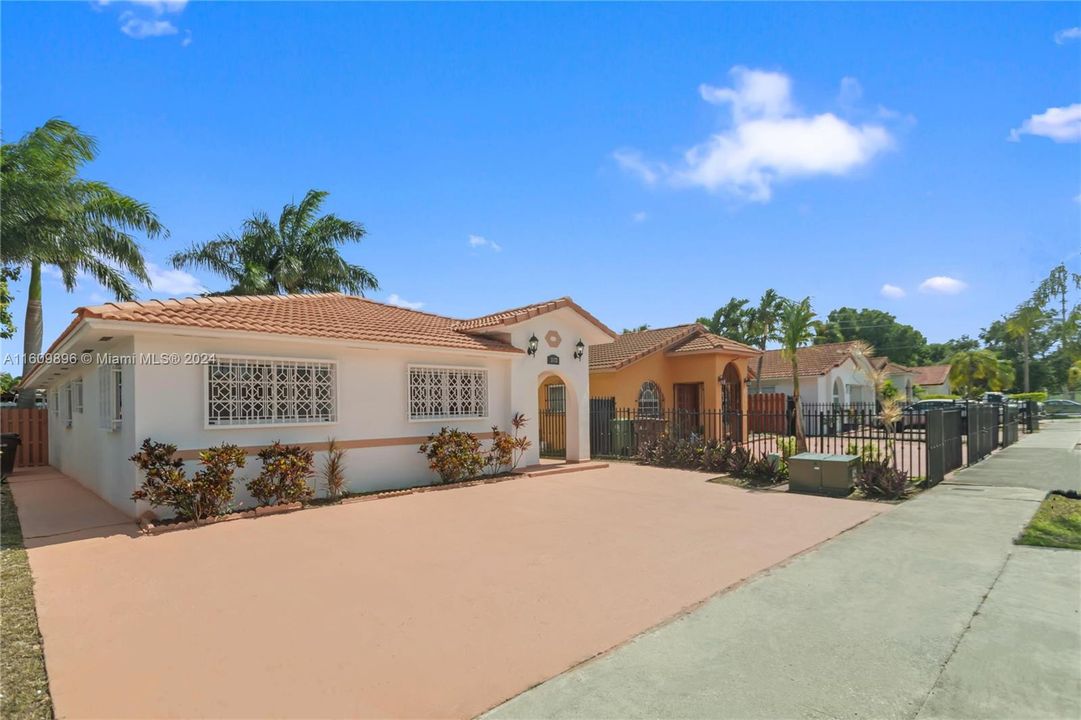 For Sale: $559,999 (4 beds, 2 baths, 1475 Square Feet)