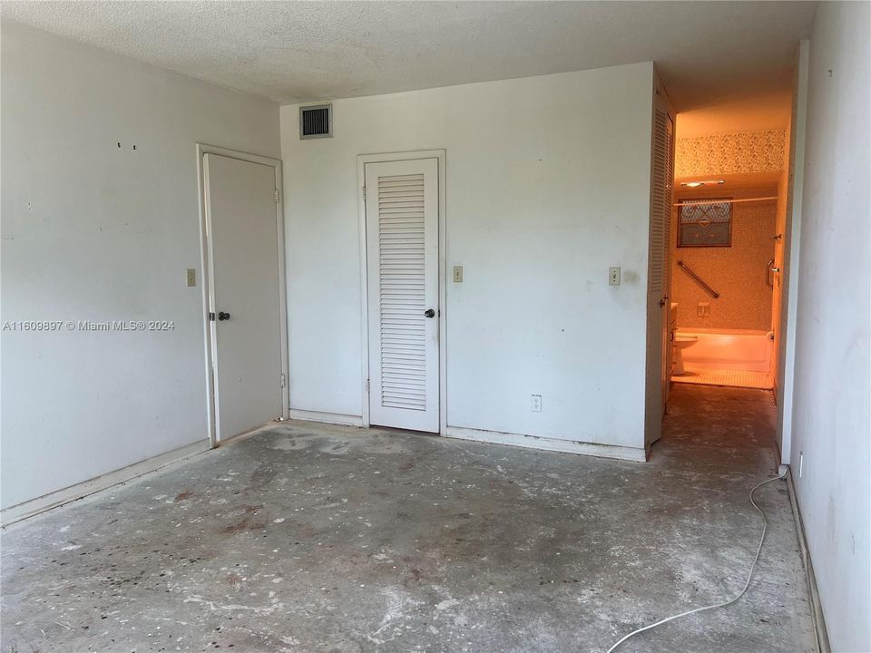 For Sale: $235,000 (1 beds, 1 baths, 850 Square Feet)