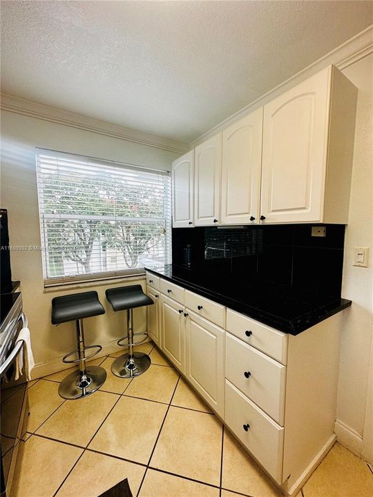 For Sale: $175,000 (2 beds, 2 baths, 1070 Square Feet)