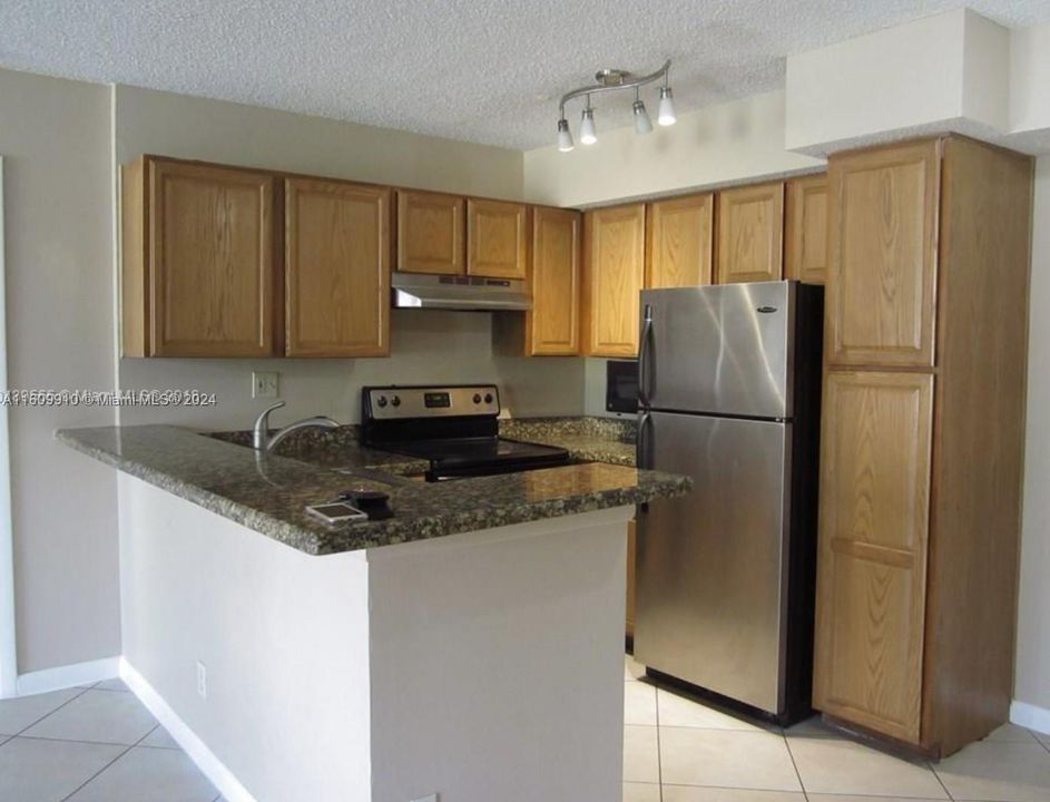 For Rent: $2,300 (2 beds, 2 baths, 975 Square Feet)