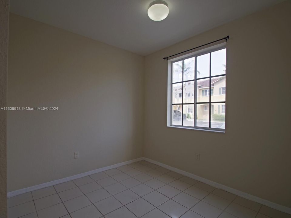 For Rent: $2,900 (3 beds, 2 baths, 1640 Square Feet)