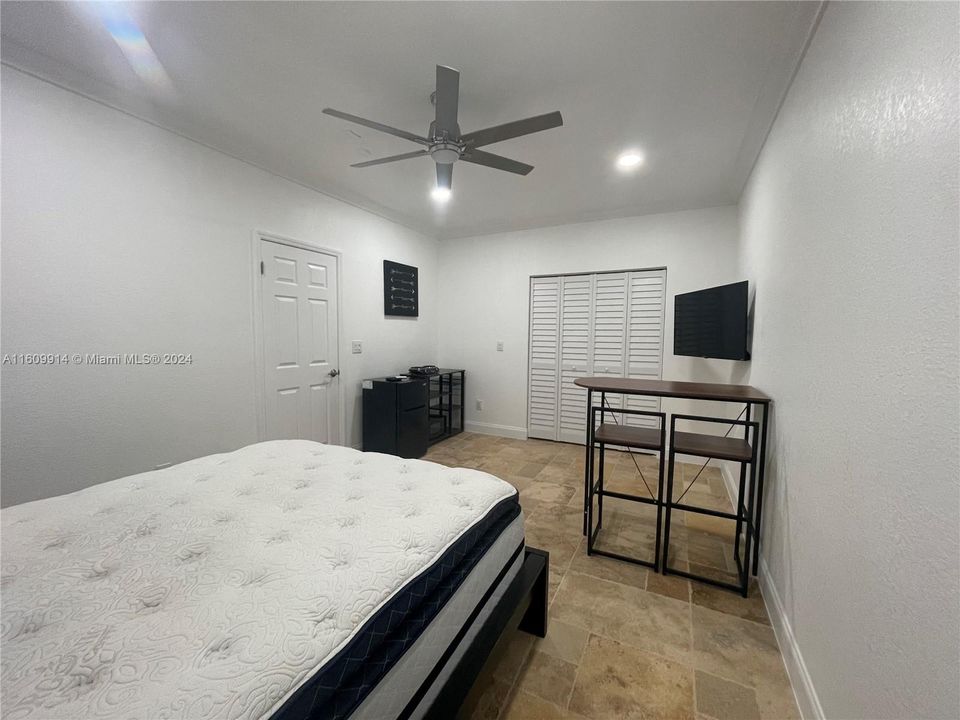 For Rent: $1,700 (1 beds, 1 baths, 2861 Square Feet)