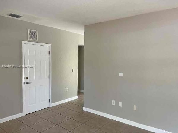 For Rent: $2,430 (3 beds, 2 baths, 1368 Square Feet)