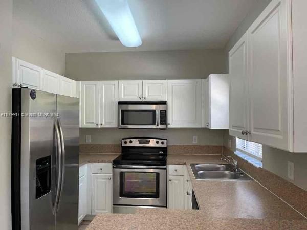 For Rent: $2,430 (3 beds, 2 baths, 1368 Square Feet)