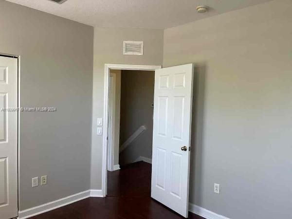 For Rent: $2,430 (3 beds, 2 baths, 1368 Square Feet)