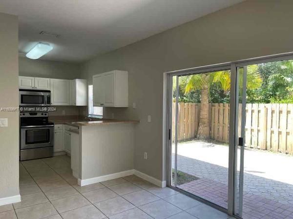 For Rent: $2,430 (3 beds, 2 baths, 1368 Square Feet)