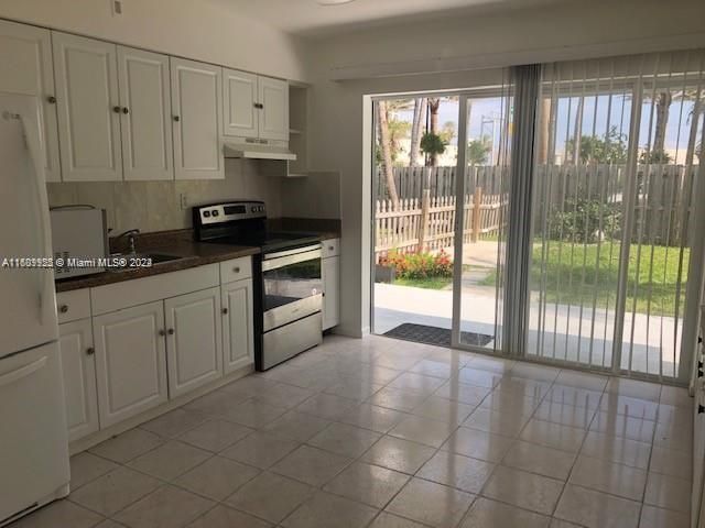 Recientemente alquilado: $2,950 (3 camas, 2 baños, 1100 Pies cuadrados)