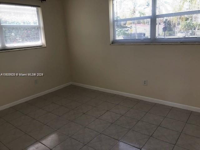 Recientemente alquilado: $2,950 (3 camas, 2 baños, 1100 Pies cuadrados)