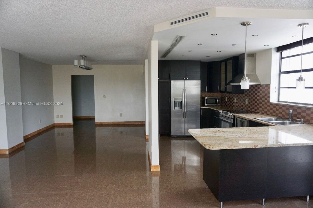 For Rent: $3,200 (2 beds, 2 baths, 1239 Square Feet)