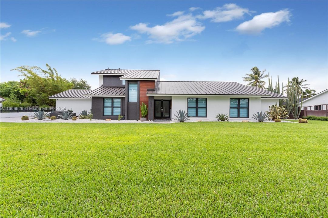 For Sale: $1,350,000 (4 beds, 2 baths, 2908 Square Feet)