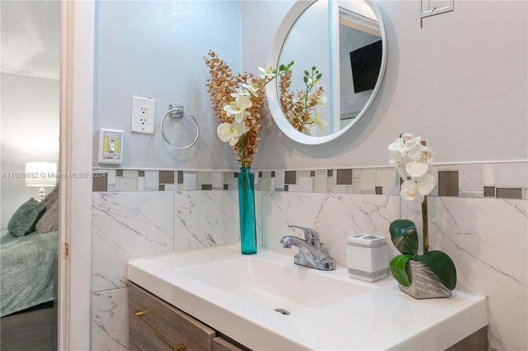 For Sale: $440,000 (2 beds, 2 baths, 932 Square Feet)