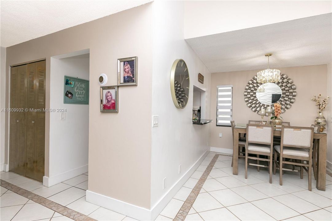 For Sale: $440,000 (2 beds, 2 baths, 932 Square Feet)