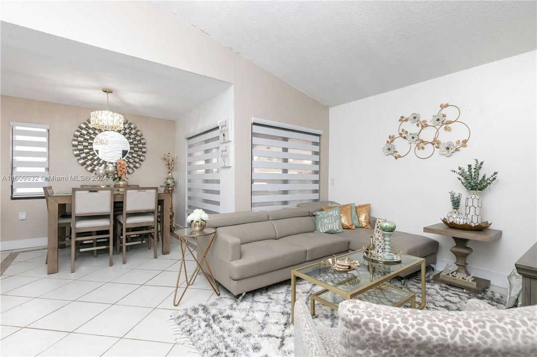 For Sale: $440,000 (2 beds, 2 baths, 932 Square Feet)