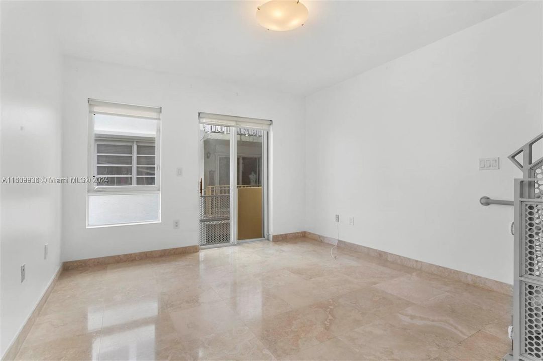 Active With Contract: $3,700 (2 beds, 1 baths, 1100 Square Feet)