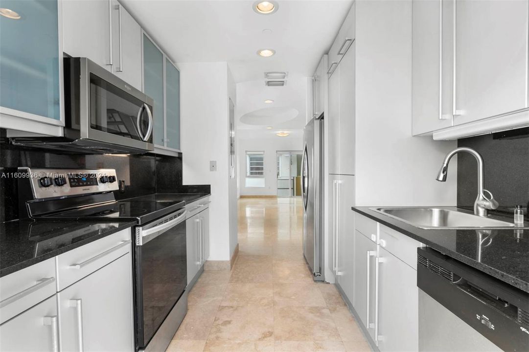 Active With Contract: $3,700 (2 beds, 1 baths, 1100 Square Feet)