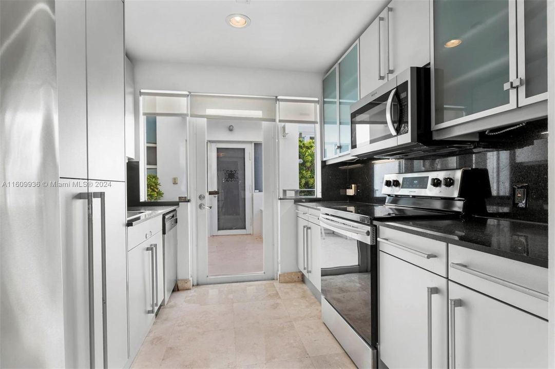 Active With Contract: $3,700 (2 beds, 1 baths, 1100 Square Feet)