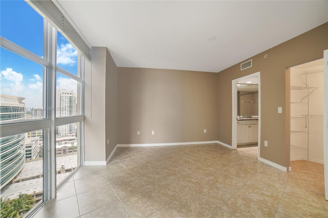 For Sale: $495,000 (1 beds, 1 baths, 820 Square Feet)