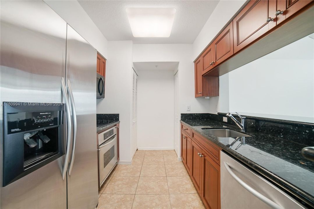 For Sale: $495,000 (1 beds, 1 baths, 820 Square Feet)