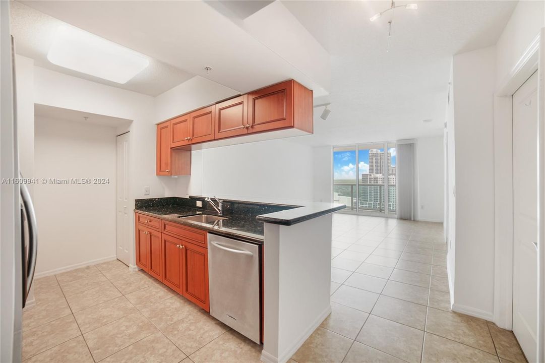 For Sale: $495,000 (1 beds, 1 baths, 820 Square Feet)