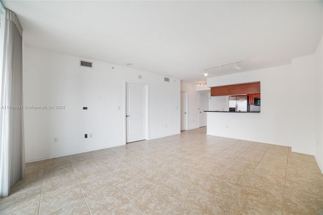 For Sale: $495,000 (1 beds, 1 baths, 820 Square Feet)