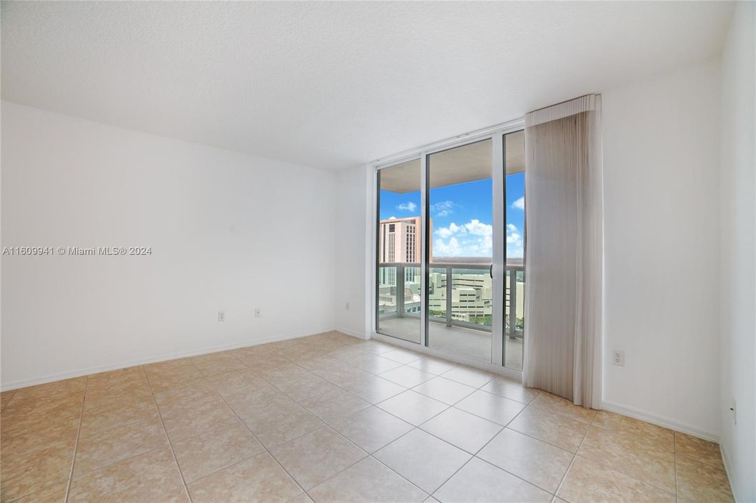 For Sale: $495,000 (1 beds, 1 baths, 820 Square Feet)