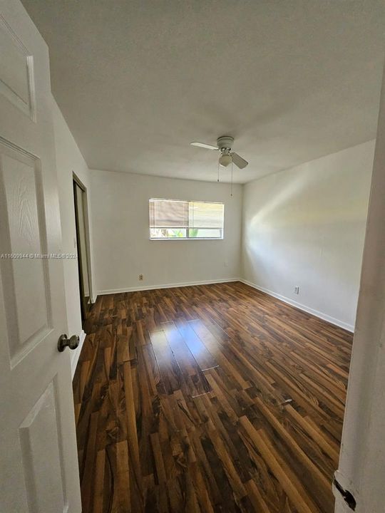 For Rent: $2,100 (2 beds, 1 baths, 938 Square Feet)