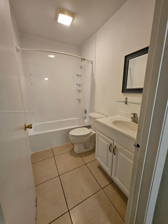 For Rent: $2,100 (2 beds, 1 baths, 938 Square Feet)