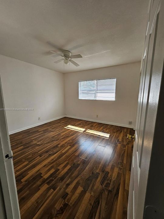 For Rent: $2,100 (2 beds, 1 baths, 938 Square Feet)