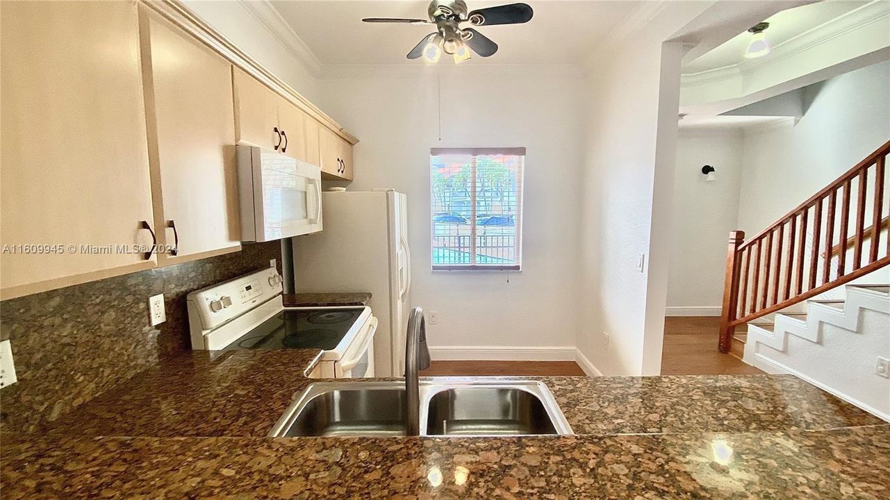 For Sale: $430,000 (2 beds, 1 baths, 1162 Square Feet)