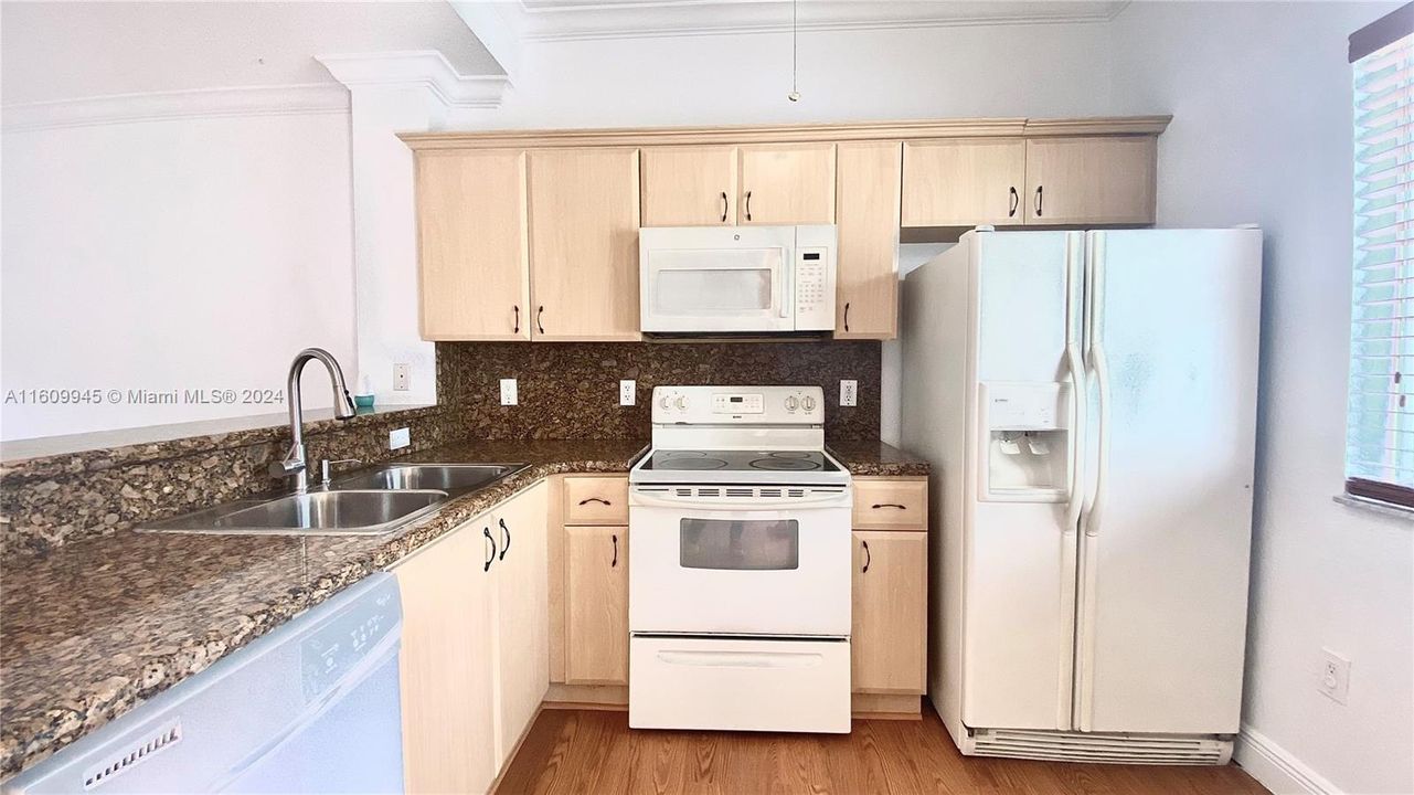 For Sale: $430,000 (2 beds, 1 baths, 1162 Square Feet)