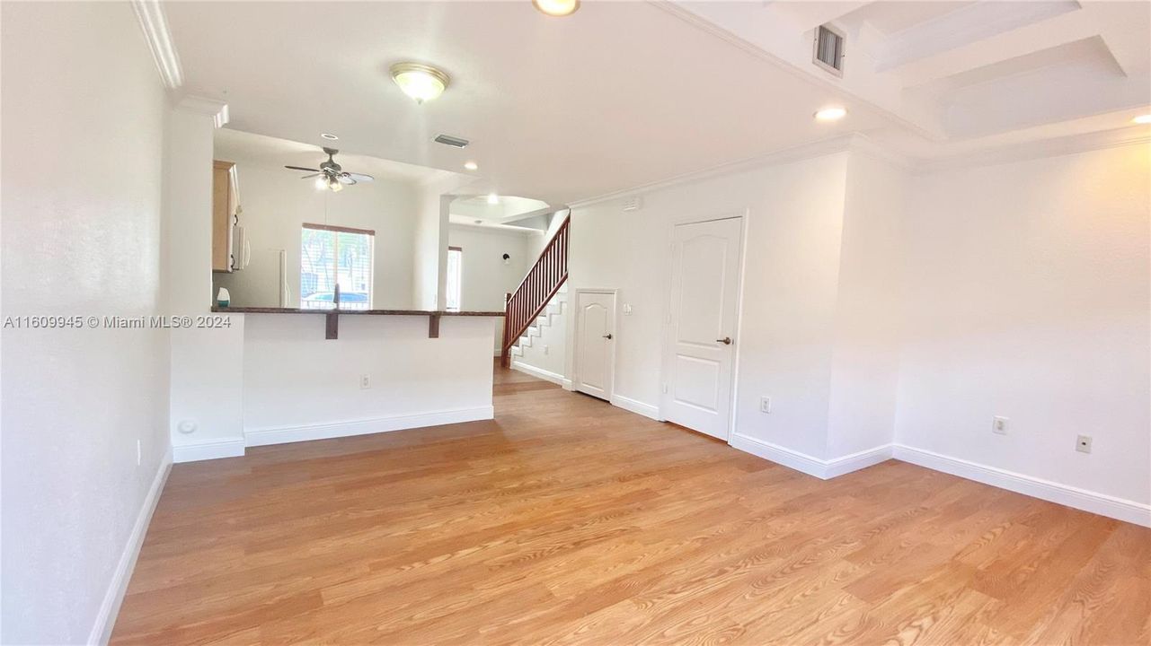 For Sale: $430,000 (2 beds, 1 baths, 1162 Square Feet)