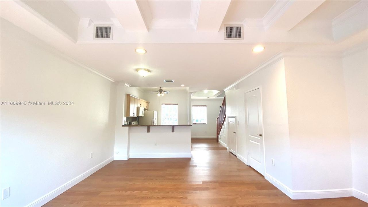 For Sale: $430,000 (2 beds, 1 baths, 1162 Square Feet)